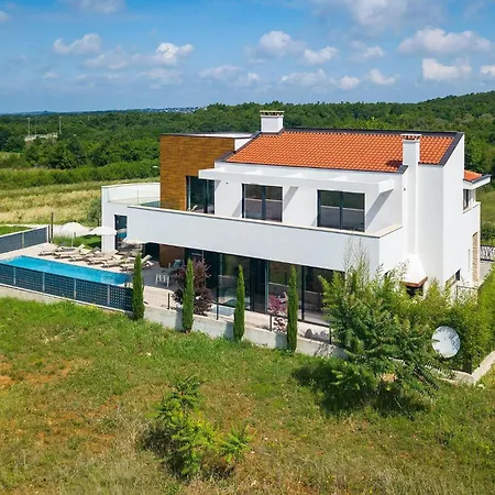 Aria Holiday home