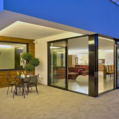 Aria Holiday home
